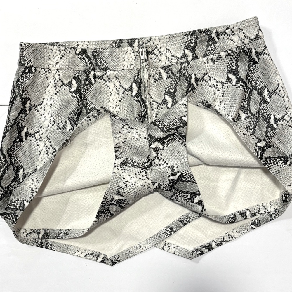 Cloud Ten Faux Leather Python Snake Print Wrap Skort Women’s size Large - Picture 11 of 14